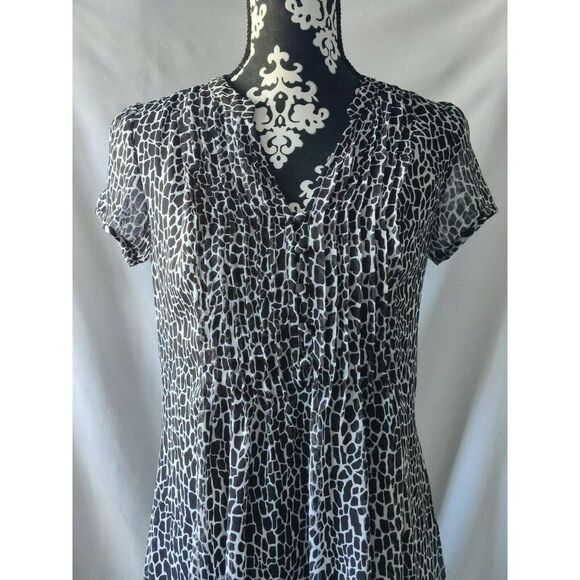 MSK Petite Animal Print Fit & Flare Dress Short Sleeve V-Neck Black/White Size 6 - Picture 2 of 11